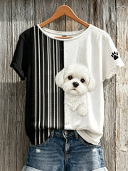 T-shirt à manches courtes pour femme, motif color-block avec un petit chien maltais qui fait coucou et des empreintes de pattes