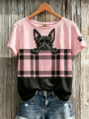 T-shirt à manches courtes pour femme avec imprimé color-block représentant un Scottish Terrier qui fait coucou et le tartan écossais