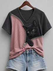 T-shirt à manches courtes pour femme avec imprimé contrasté motif chat noir qui fait un clin d’œil et ruban rose, fermeture éclair
